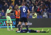Photo: Lamine Yamal consoled by Inter Milan star after Barcelona’s Champions League exit