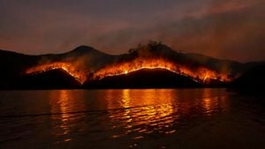 Fire Devastates Manila Shantytown Leaving Thousands Homeless