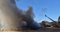 Warnungen dauern an: Großbrand im Trierer Hafen: 200 Wehrleute im Einsatz - Ein Verletzter