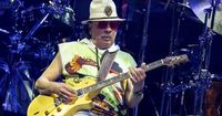 Carlos Santana è stato colto da un malore ed è stato trasportato d’urgenza in ospedale - Il Fatto Quotidiano