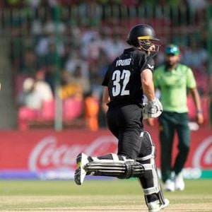 Pakistan Falls Short Against New Zealand, Sets 136-Run Target