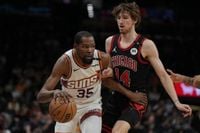 Booker scores 41 to lead Phoenix past Chicago 127-121