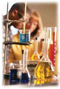 Hidroflorik asit neden plastikle tepkimeye girmez?