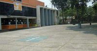 Autoridades escolares desalojan a estudiantes de las instalaciones de la Prepa 5 de la UNAM