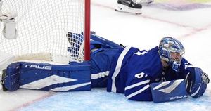 Maple Leafs Edge Panthers In Controversial Game 1