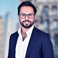 The Boston Globe Interviews YU Professor Hernández-Lagos on AI