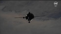 Kozmonotlar Rus Progress Kargo Gemisini Otopilot Arızasının Ardından Uzaktan Kumanda ile UUİ'ye Bağladı.
