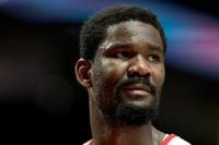 Deandre Ayton reportedly finalizing buyout with Trail Blazers, will become a free agent if he clears waivers