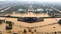 Floods leave 22 dead or missing, inundate 120,000 houses in central Vietnam