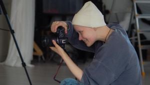 Teenage Photographer Liz Hatton Passes Away After Inspiring Battle