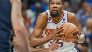 Kevin Durant Trade Rumors Heat Up As Suns Listen To Offers