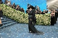 Rihanna, impératrice du style : une troisième grossesse révélée au Met Gala 2025