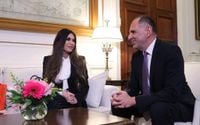 Guilfoyle meets Greek foreign minister | eKathimerini.com