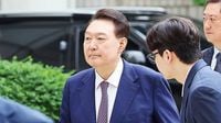 [속보] 법원, 윤석열 체포영장 기각…특검 