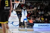 Sassari-Cremona 93-89: Vanoli battuta, la Dinamo ipoteca la salvezza