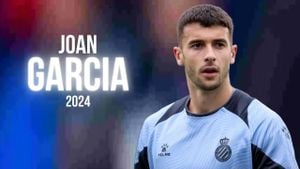 FC Barcelona Targets Joan García As Goalkeeper Solution