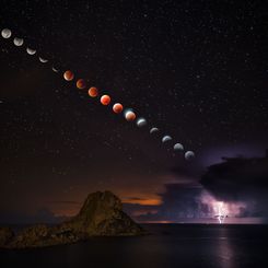  Supermoon Total Lunar Eclipse and Lightning Storm 