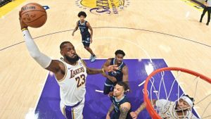 Lakers Edge Grizzlies 116-110 With Davis' 40 Points