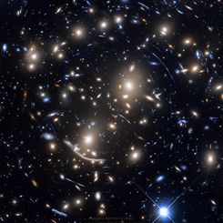  Abell 370: Galaxy Cluster Gravitational Lens 