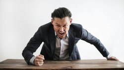 Öğretmenlerin kendilerine hak gördükleri aşağılık korku otoritesi