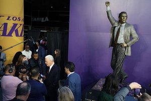 Lakers Immortalize Pat Riley With Bronze Statue Tribute