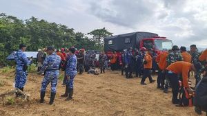 Helicopter With Eight Aboard Vanishes Over Indonesian Jungle