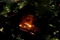 Incêndio de grandes proporções atinge prédio da PUC, em Curitiba