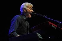 Rock icon says Rock Hall of Fame only inducts acts that are 'incapacitated'