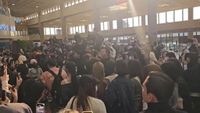 “연예인이랑 출국 겹치면 늦을까 봐 불안”…일반 이용객 불편 여전하네