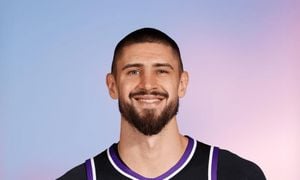 Lakers Sign Alex Len, Waive Christian Wood