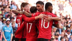 Manchester United Triumphs Over Leicester City 2-1