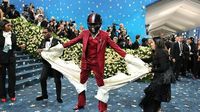 Damson Idris Made the Most Dramatic Entrance at the 2025 Met Gala