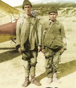 Bu fotoğrafın Çanakkale Savaşı'yla alakası olmadığı, havalimanında çalışan iki işçi oldukları doğru mu?