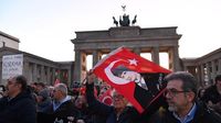 Nach Festnahme von Erdogan-Gegner İmamoğlu: Hunderte demonstrieren vor Brandenburger Tor in Berlin
