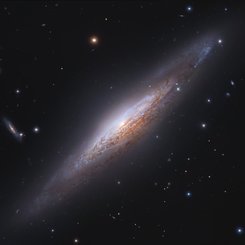 NGC 2683: Yandan Görülen Sarmal Galaksi