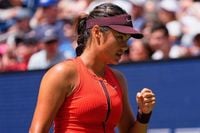 2021 US Open champion Emma Raducanu wins a match in New York for the 1st time since her title