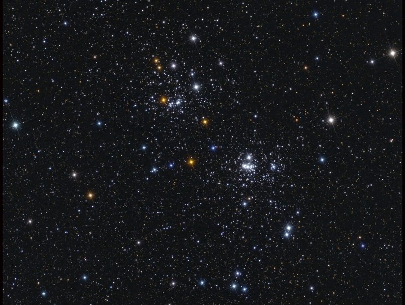 Çift Küme (İng. "Double Cluster") gibi yıldız kümeleri, çıplak gözle seçilebilmektedir.