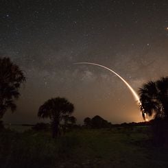  Falcon 9 and Milky Way 