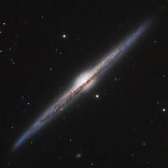  NGC 4565: Galaxy on Edge 