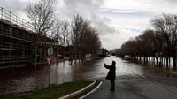 Central Spanish town near Madrid under threat from flooding