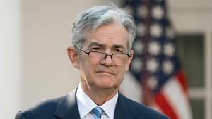 Trump Eyes Showdown With Fed Over Interest Rates