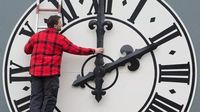 EL BOE confirma que la hora se cambiará diferente en Canarias hasta 2026