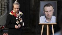 Alexei Navalny's widow says lab reports show her husband was poisoned