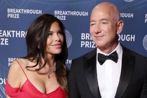 Jeff Bezos And Lauren Sánchez Prepare Venetian Wedding Amid Protests