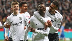 Eintracht Frankfurt Dominates Ajax 4-1 To Advance