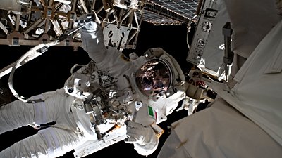 Yerçekimsiz Ortam Nedir? Astronotlar, Uzayda Nasıl Serbestçe Süzülüyorlar?