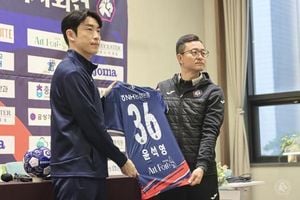 Chungbuk Cheongju FC Signs Veteran Defender Yun Seok-young