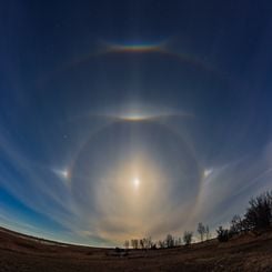  Ice Halos by Moonlight 