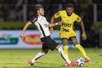 Memphis perde pênalti, Mirassol vira e vence Corinthians pela primeira vez