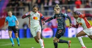 Bayern Frauen Face Tough Loss To Lyon In Champions League